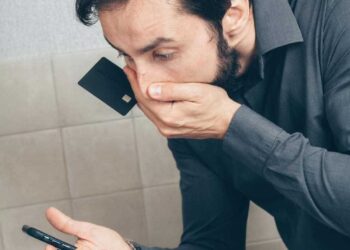 Poznate osobe u AI investicijskim prevarama: Analiza lažnih Facebook reklama